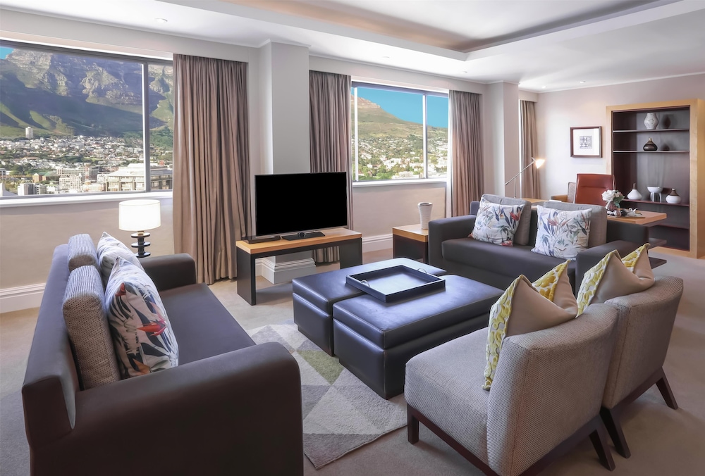 Southern Sun Cape Sun — Hotel rooms in Cape Town, Western Cape