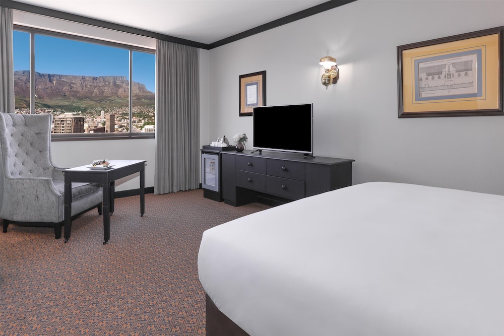 Southern Sun Cape Sun — Hotel rooms in Cape Town, Western Cape