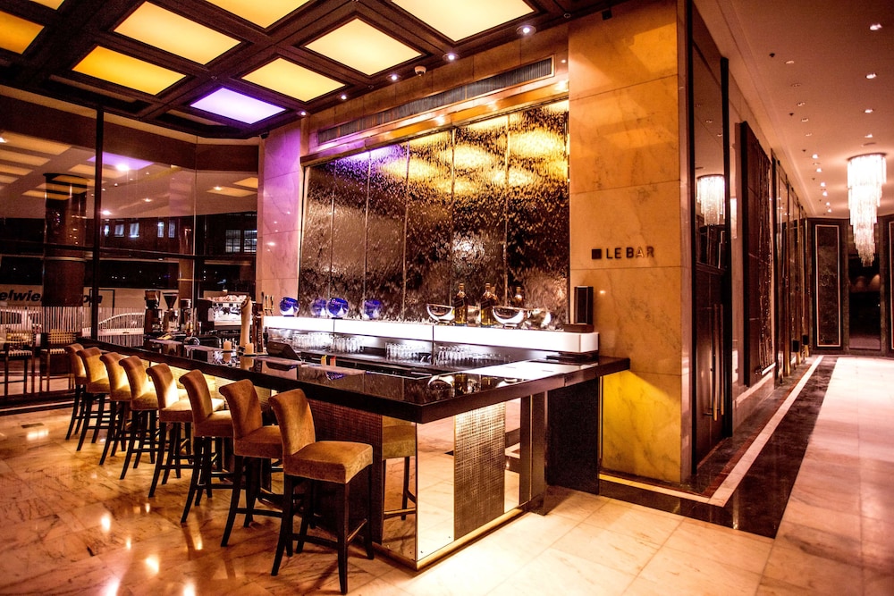 Southern Sun Cape Sun — Restaurant & bars in Cape Town, Western Cape
