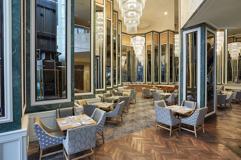Southern Sun Cape Sun — Restaurant & bars in Cape Town, Western Cape