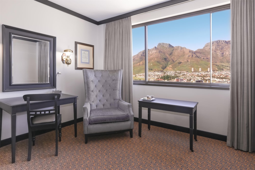 Southern Sun Cape Sun — Hotel rooms in Cape Town, Western Cape
