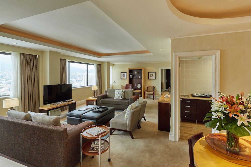 Southern Sun Cape Sun — Hotel rooms in Cape Town, Western Cape