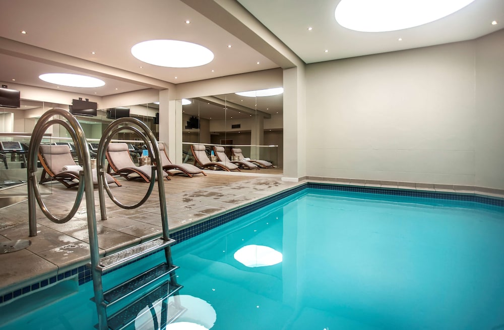 Southern Sun Cape Sun — Swimming pool in Cape Town, Western Cape