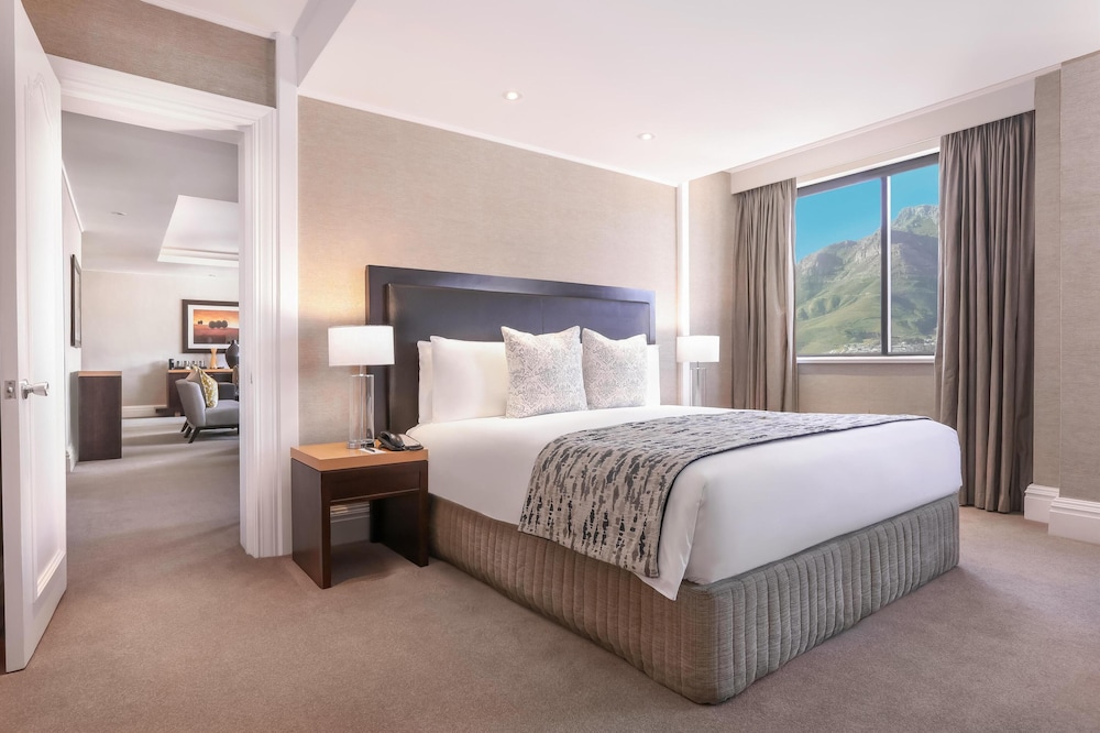 Southern Sun Cape Sun — Hotel rooms in Cape Town, Western Cape