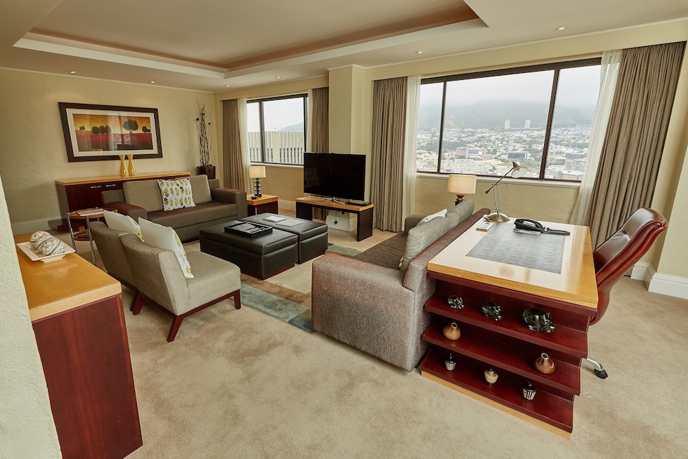 Southern Sun Cape Sun — Hotel rooms in Cape Town, Western Cape