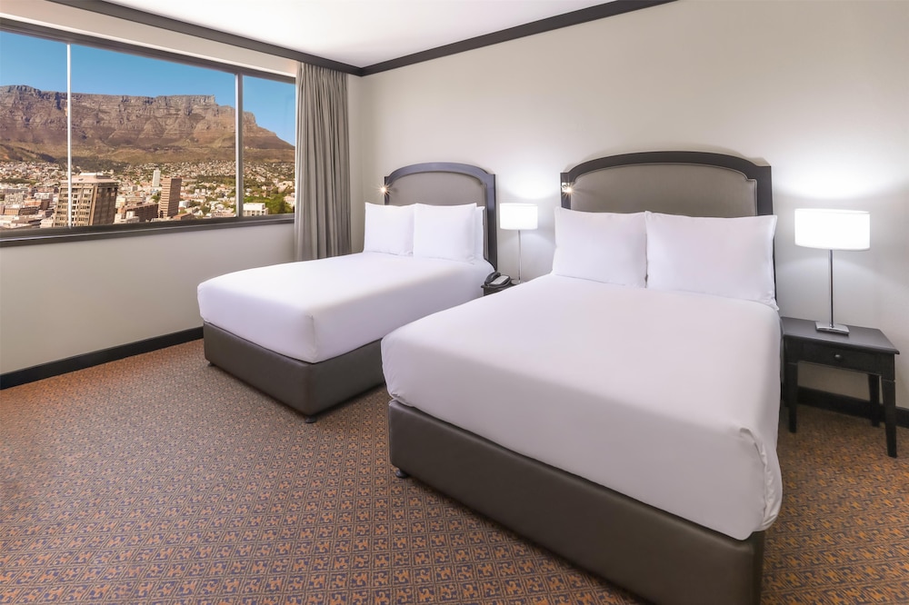 Southern Sun Cape Sun — Hotel rooms in Cape Town, Western Cape