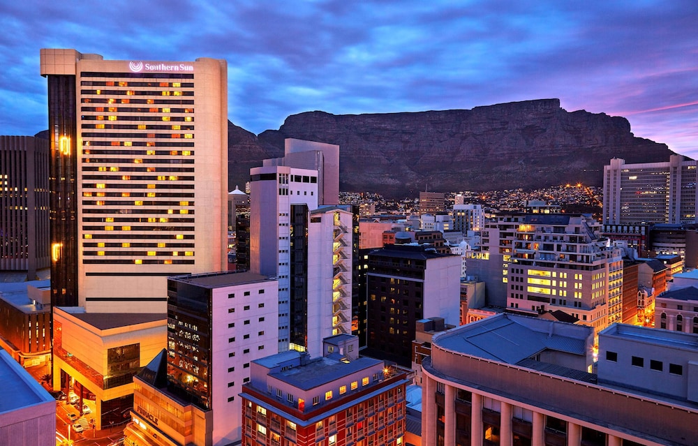 Southern Sun Cape Sun — Hotel building in Cape Town, Western Cape