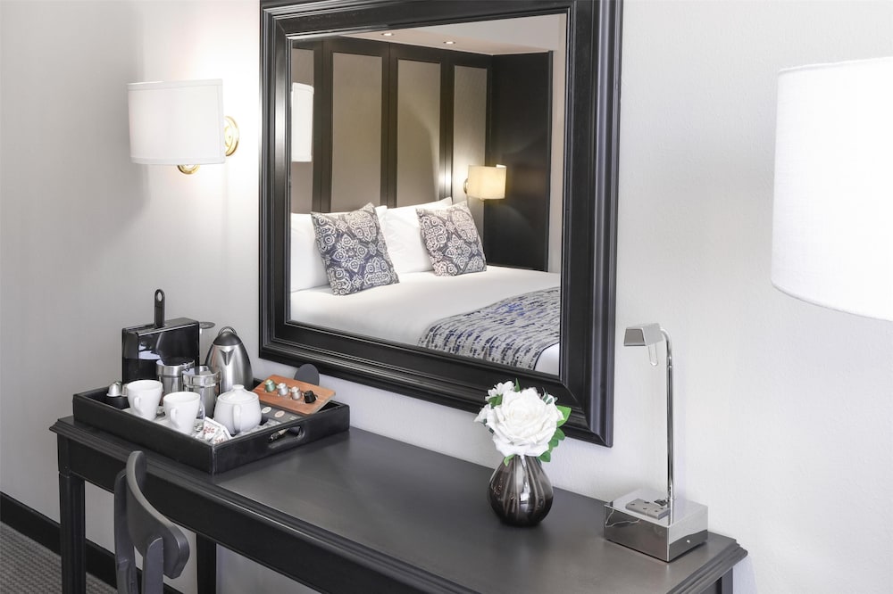 Southern Sun Cape Sun — Hotel rooms in Cape Town, Western Cape