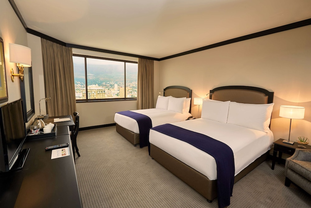 Southern Sun Cape Sun — Hotel rooms in Cape Town, Western Cape