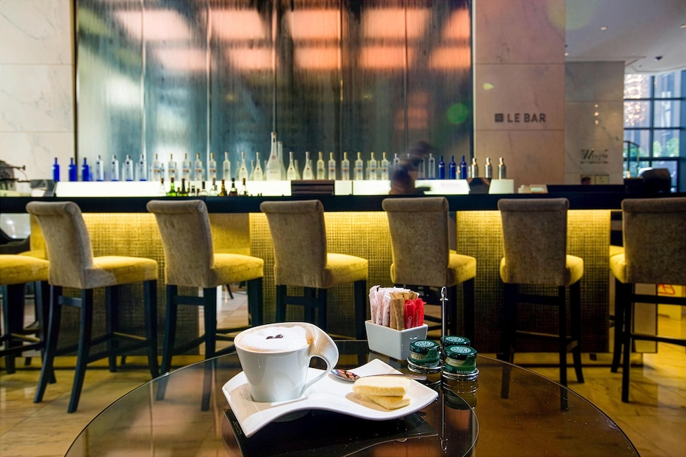 Southern Sun Cape Sun — Restaurant & bars in Cape Town, Western Cape