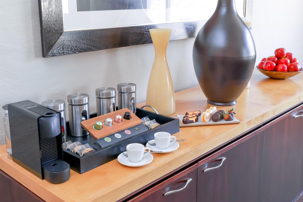 Southern Sun Cape Sun — Hotel rooms in Cape Town, Western Cape