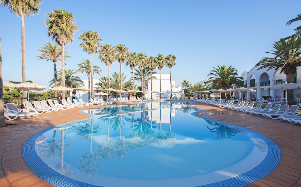Grupotel Mar de Menorca — Swimming pool in Es Canutells, Balearic Islands