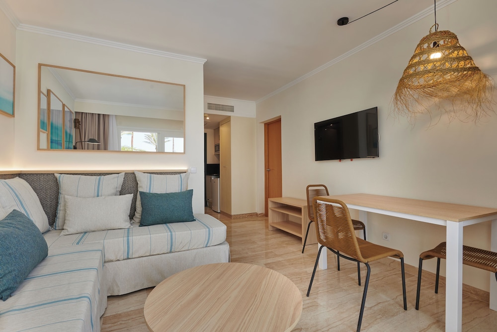 Grupotel Mar de Menorca — Hotel rooms in Es Canutells, Balearic Islands