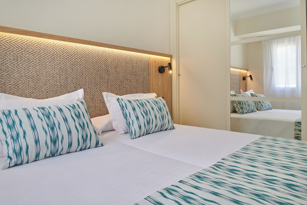 Grupotel Mar de Menorca — Hotel rooms in Es Canutells, Balearic Islands