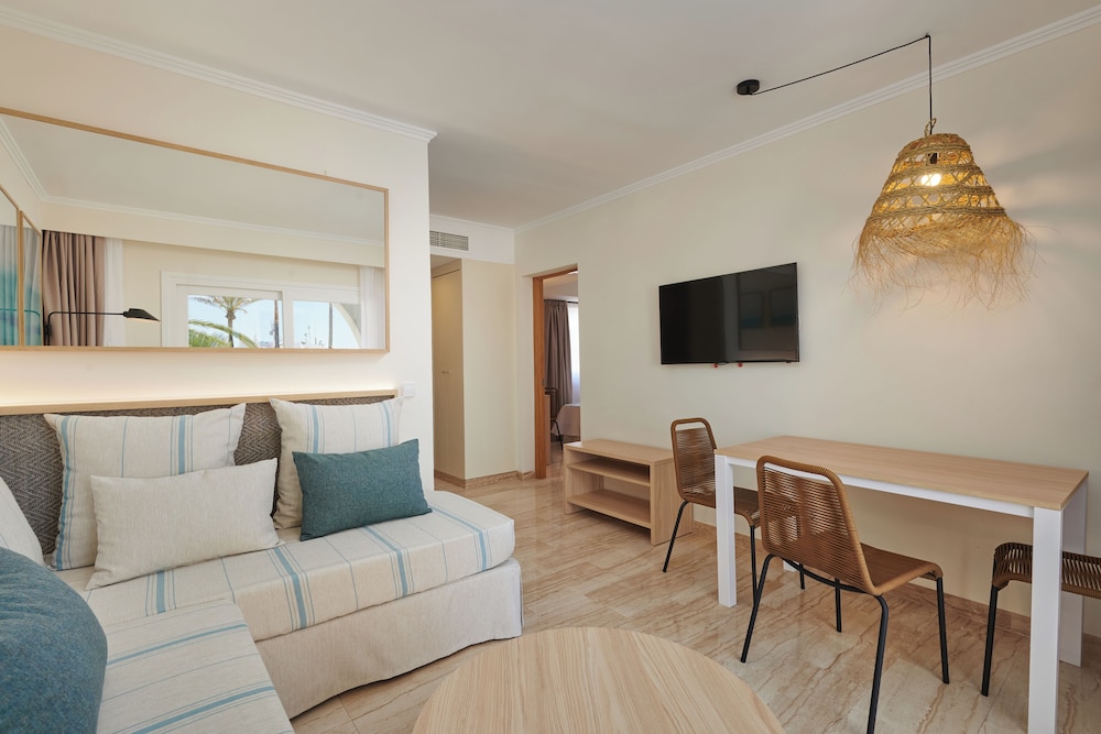 Grupotel Mar de Menorca — Hotel rooms in Es Canutells, Balearic Islands