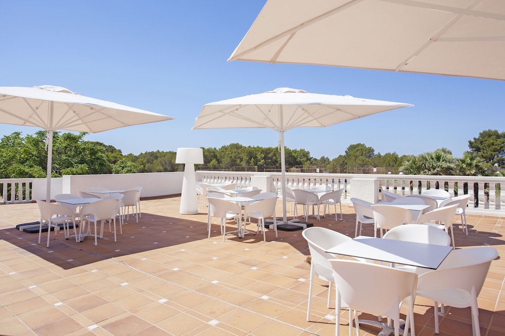 Grupotel Mar de Menorca — Restaurant & bars in Es Canutells, Balearic Islands