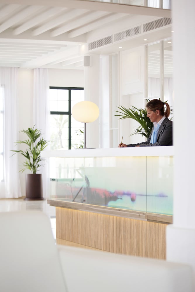 Grupotel Mar de Menorca — Hotel building in Es Canutells, Balearic Islands