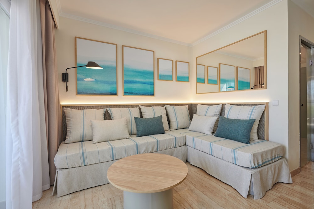 Grupotel Mar de Menorca — Hotel rooms in Es Canutells, Balearic Islands