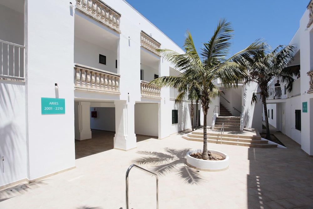 Grupotel Mar de Menorca — Hotel building in Es Canutells, Balearic Islands
