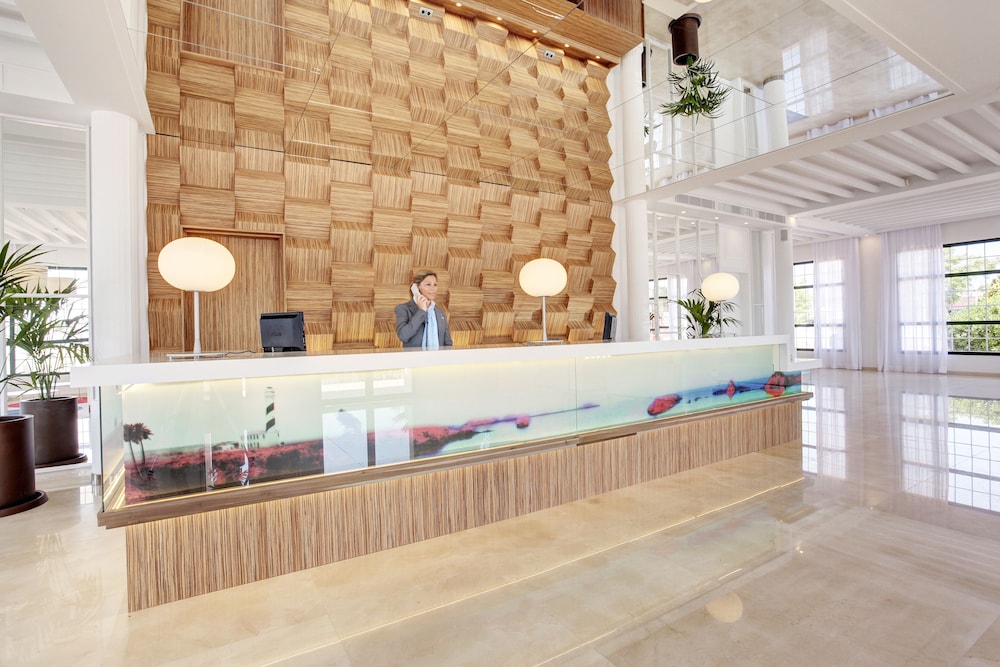 Grupotel Mar de Menorca — Hotel building in Es Canutells, Balearic Islands