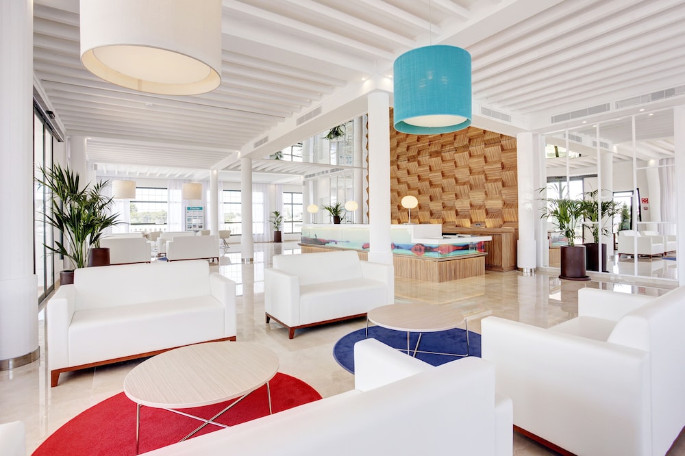 Grupotel Mar de Menorca — Hotel building in Es Canutells, Balearic Islands