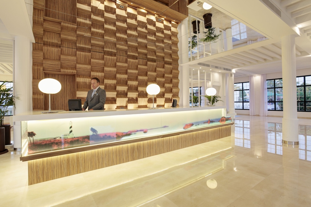 Grupotel Mar de Menorca — Hotel building in Es Canutells, Balearic Islands