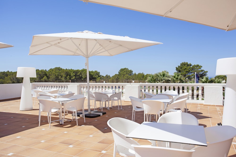 Grupotel Mar de Menorca — Restaurant & bars in Es Canutells, Balearic Islands
