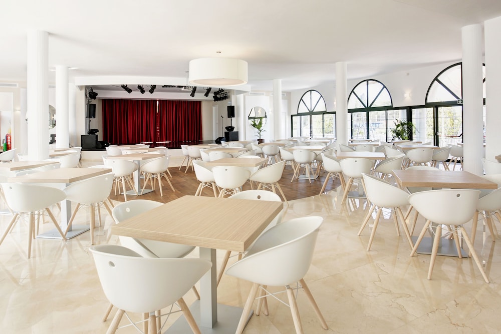 Grupotel Mar de Menorca — Restaurant & bars in Es Canutells, Balearic Islands