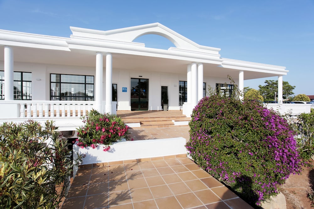 Grupotel Mar de Menorca — Hotel building in Es Canutells, Balearic Islands