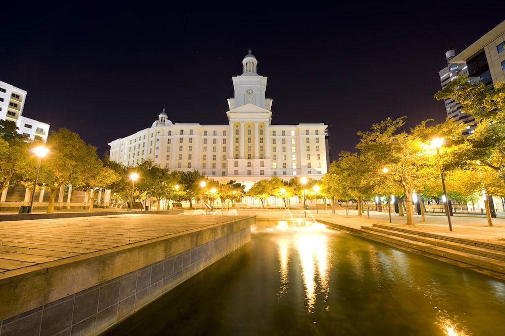 Southern Sun The Cullinan — Attractions in the area in Cape Town, Western Cape