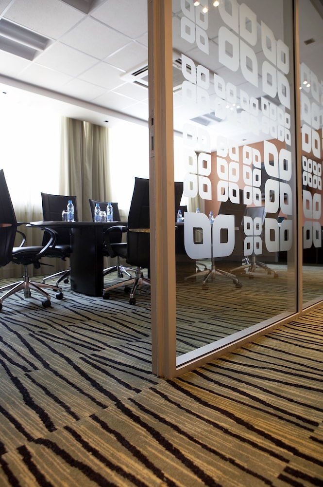 Southern Sun Newlands — Hotel building in Cape Town, Western Cape