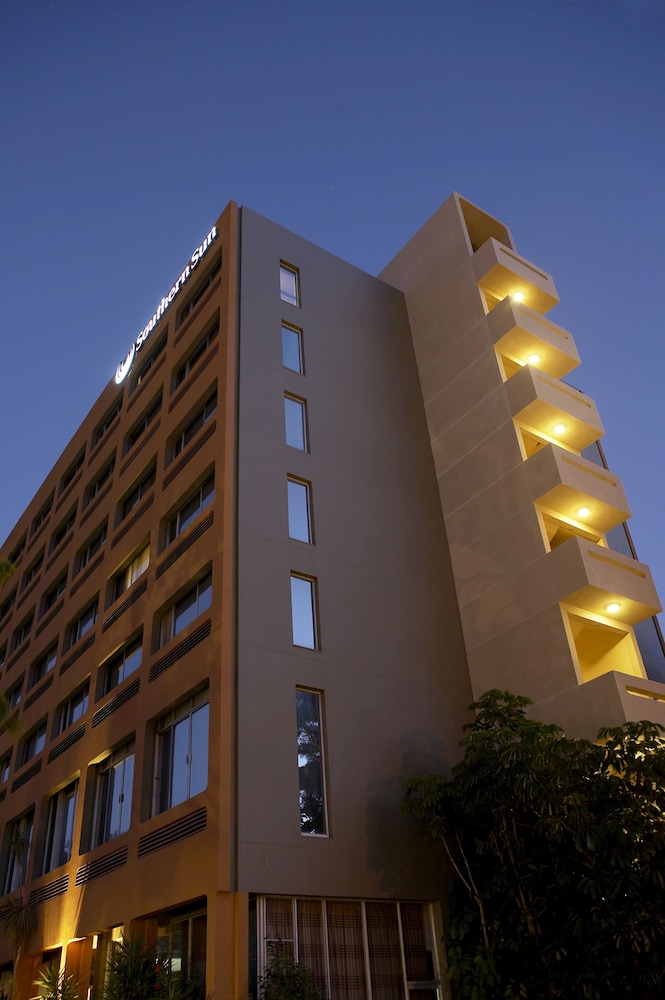Southern Sun Newlands — Hotel building in Cape Town, Western Cape