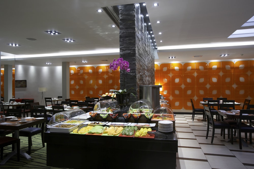Southern Sun Newlands — Restaurant & bars in Cape Town, Western Cape