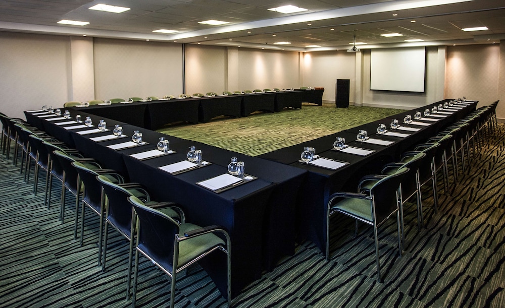 Southern Sun Newlands — Hotel building in Cape Town, Western Cape