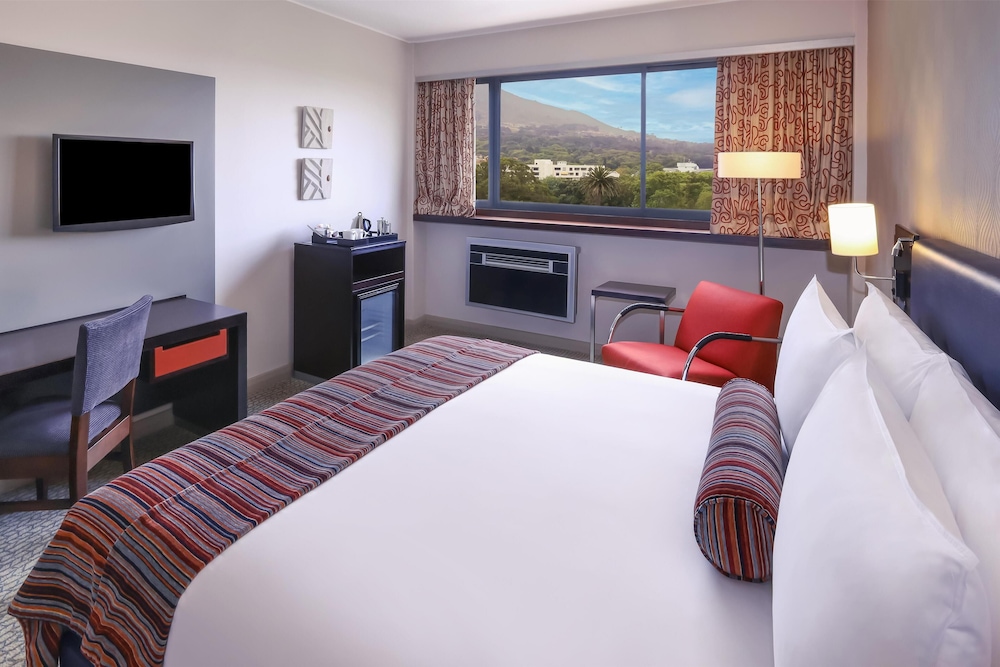 Southern Sun Newlands — Hotel rooms in Cape Town, Western Cape