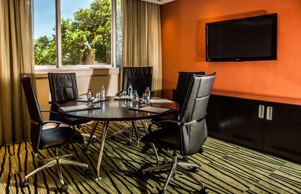 Southern Sun Newlands — Hotel building in Cape Town, Western Cape