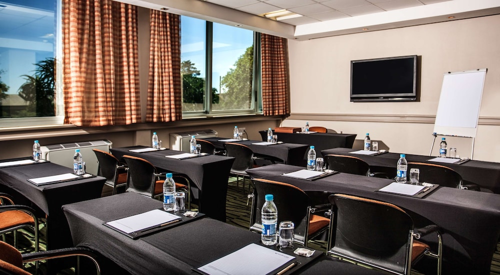 Southern Sun Newlands — Hotel building in Cape Town, Western Cape