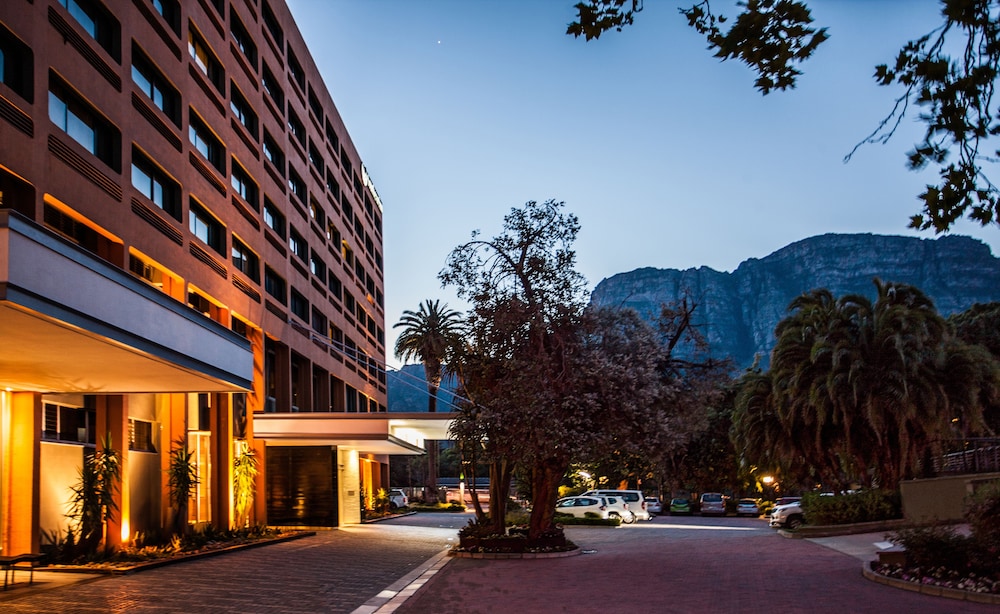 Southern Sun Newlands — Hotel building in Cape Town, Western Cape