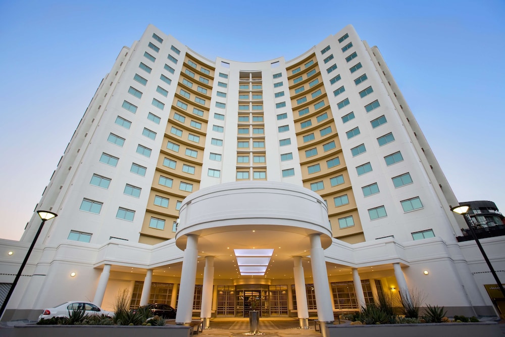 Southern Sun Cape Town Waterfront — Hotel building in Cape Town, Western Cape