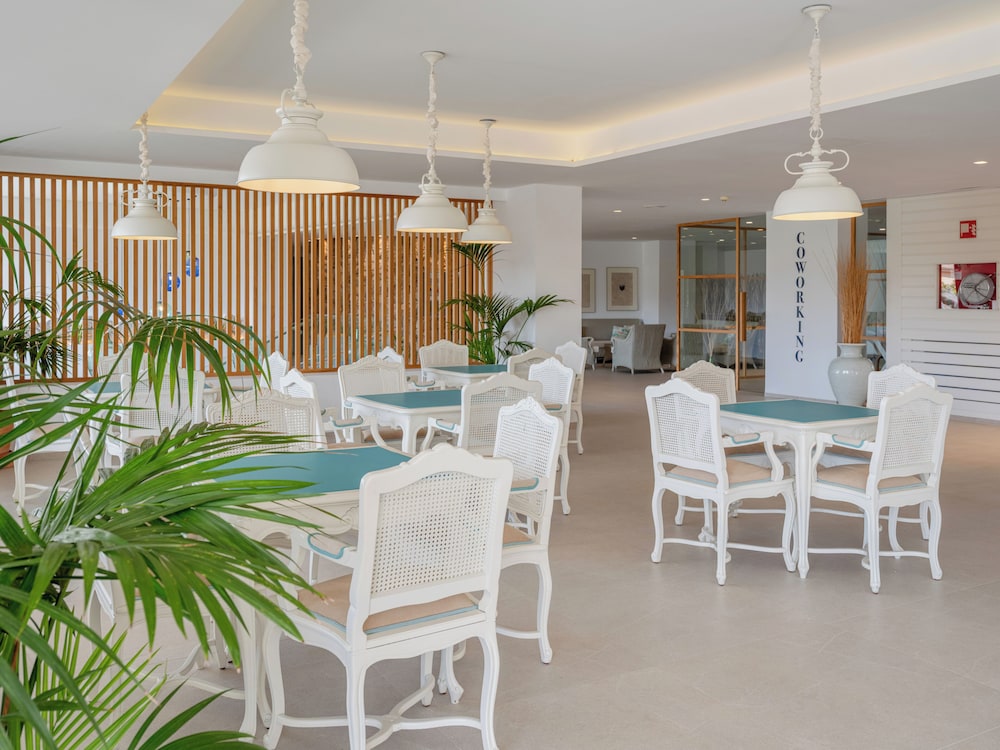 Grupotel Maritimo — Restaurant & bars in Alcudia, Balearic Islands