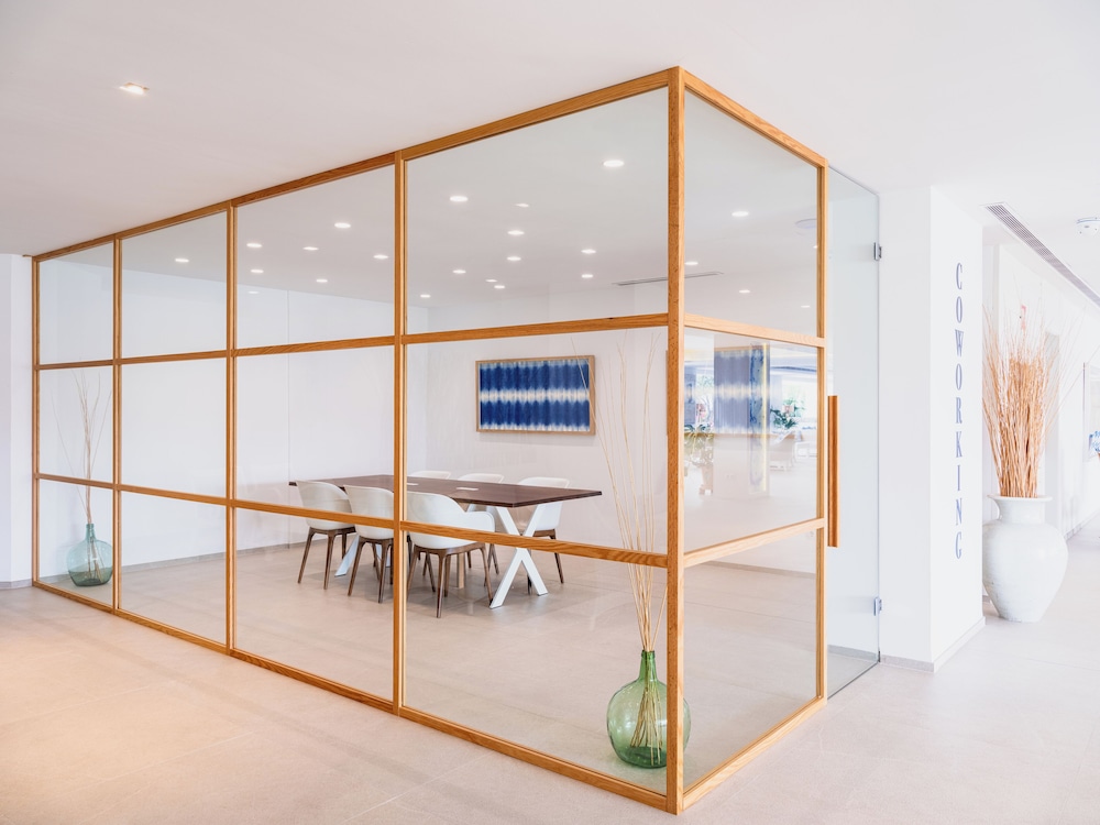 Grupotel Maritimo — Hotel building in Alcudia, Balearic Islands