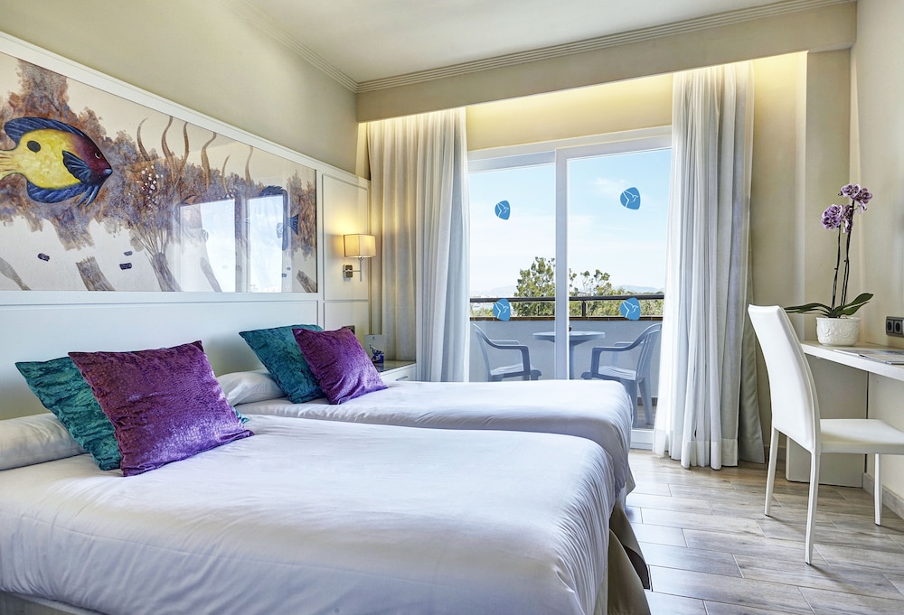 Grupotel Maritimo — Hotel rooms in Alcudia, Balearic Islands