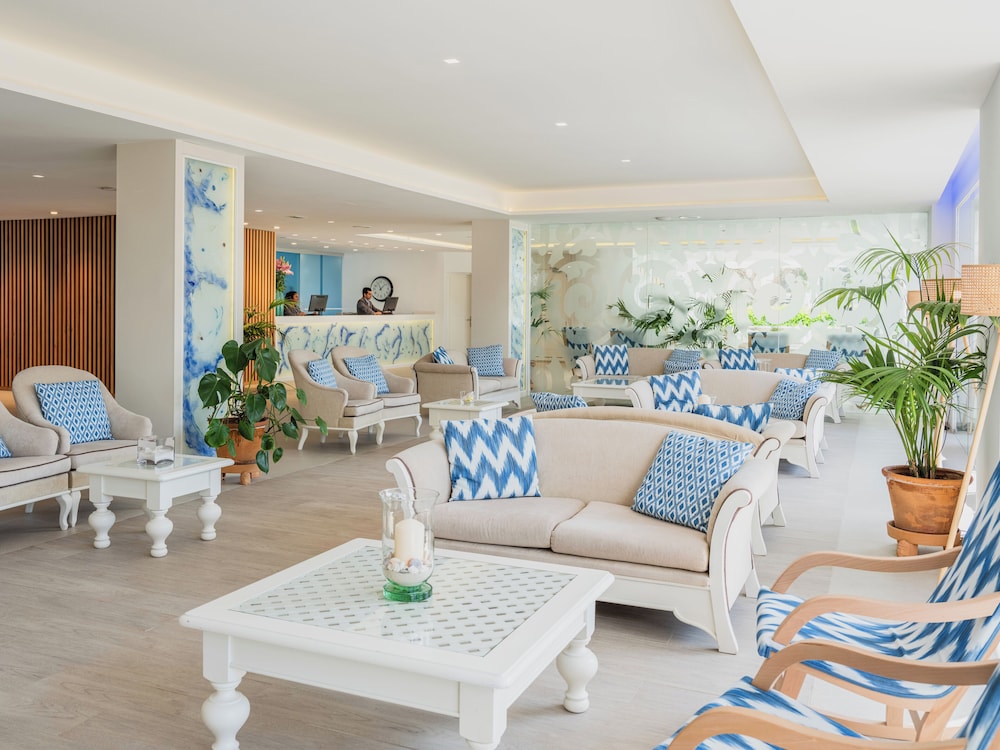 Grupotel Maritimo — Hotel building in Alcudia, Balearic Islands