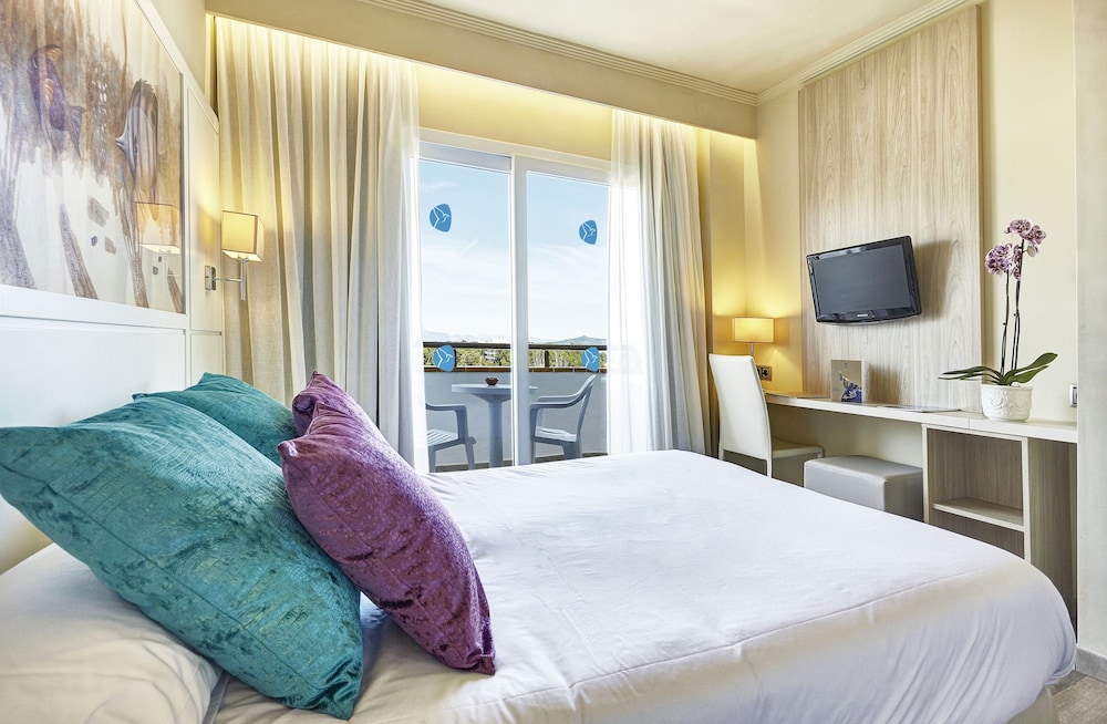 Grupotel Maritimo — Hotel rooms in Alcudia, Balearic Islands