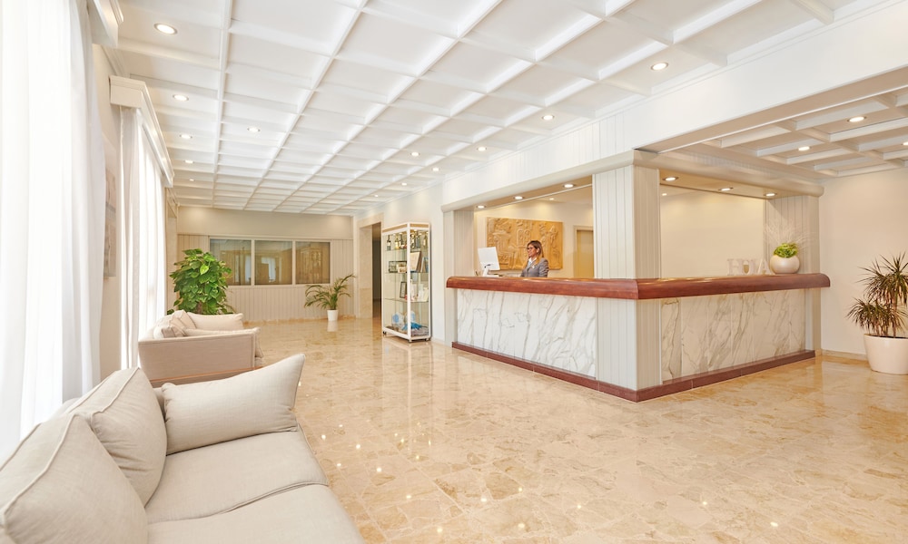 Grupotel Nilo & Spa — Hotel building in Peguera, Balearic Islands