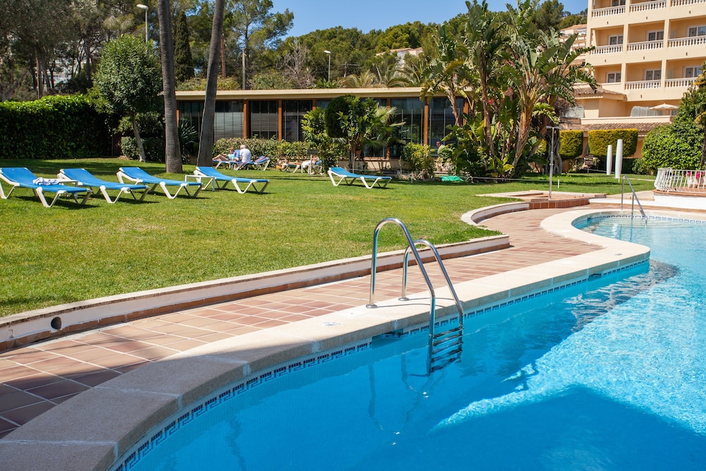 Grupotel Nilo & Spa — Swimming pool in Peguera, Balearic Islands