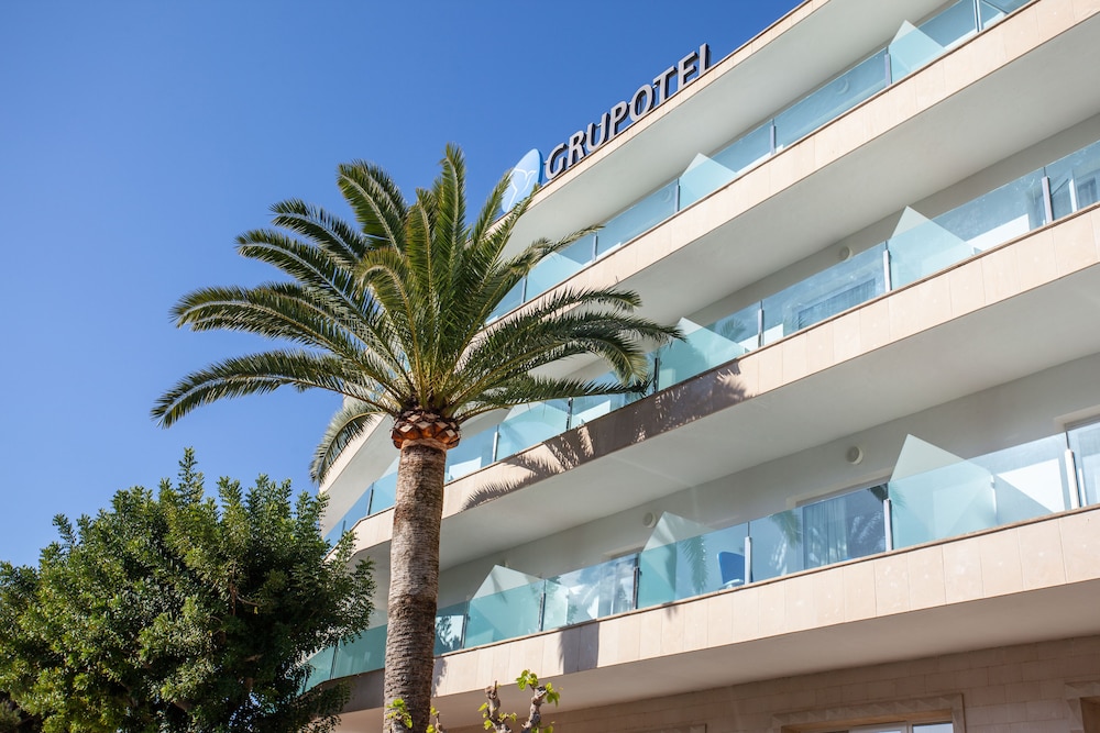 Grupotel Nilo & Spa — Hotel building in Peguera, Balearic Islands