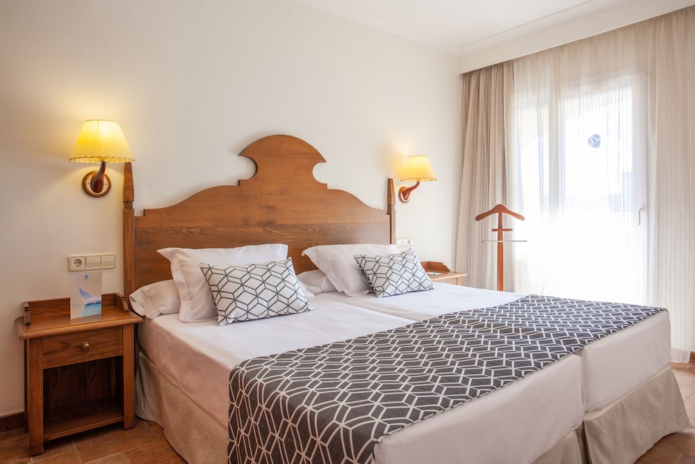 Grupotel Nilo & Spa — Hotel rooms in Peguera, Balearic Islands