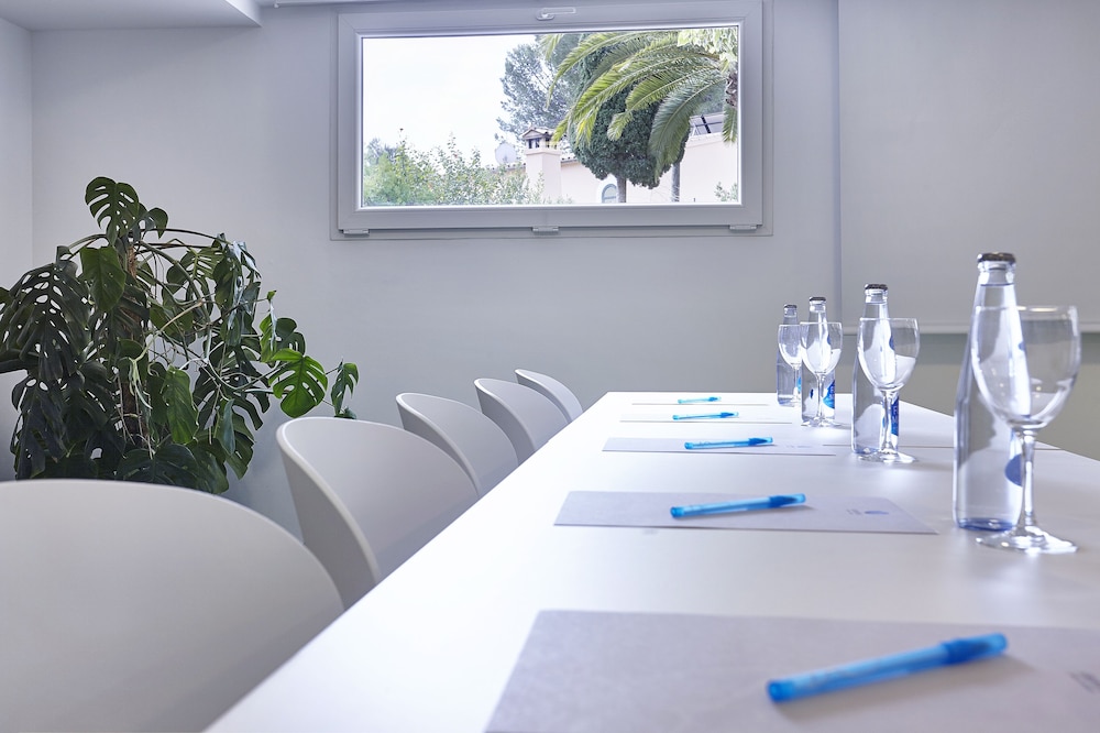 Grupotel Nilo & Spa — Hotel building in Peguera, Balearic Islands