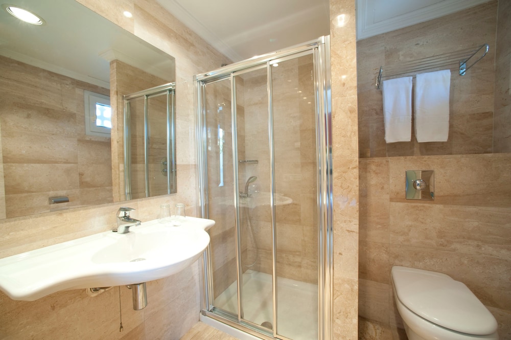 Grupotel Nilo & Spa — Hotel rooms in Peguera, Balearic Islands